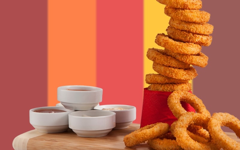 sauce and onion rings 