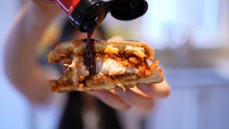 Trying Popeyes’ New GHOST PEPPER Chicken Sandwich